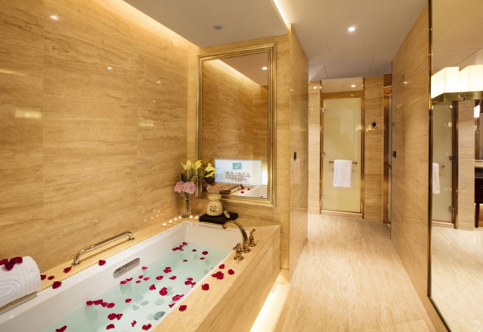 泳池别墅豪华池畔套房