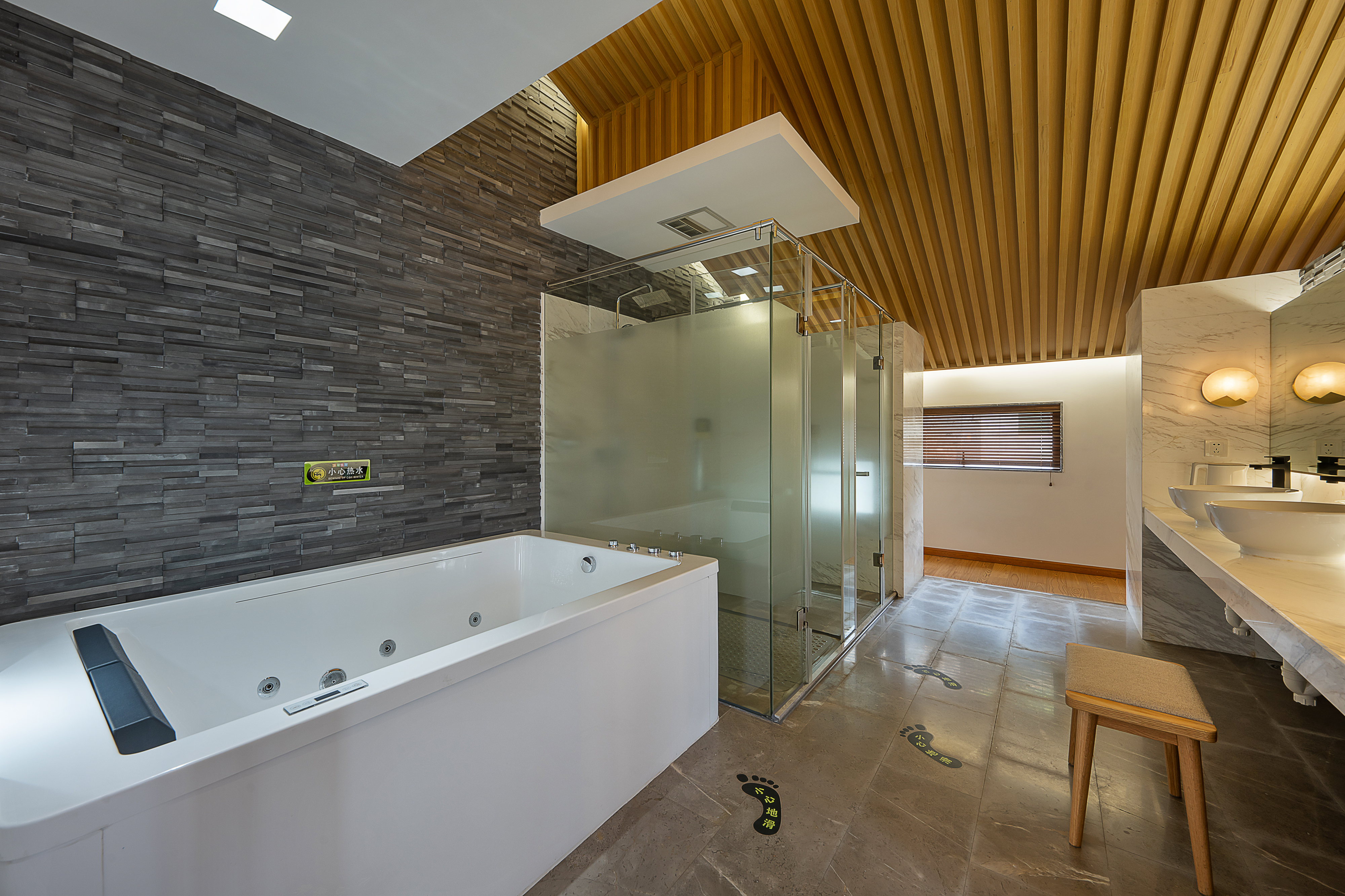 小庭远山·静谧古村大床房·按摩浴缸