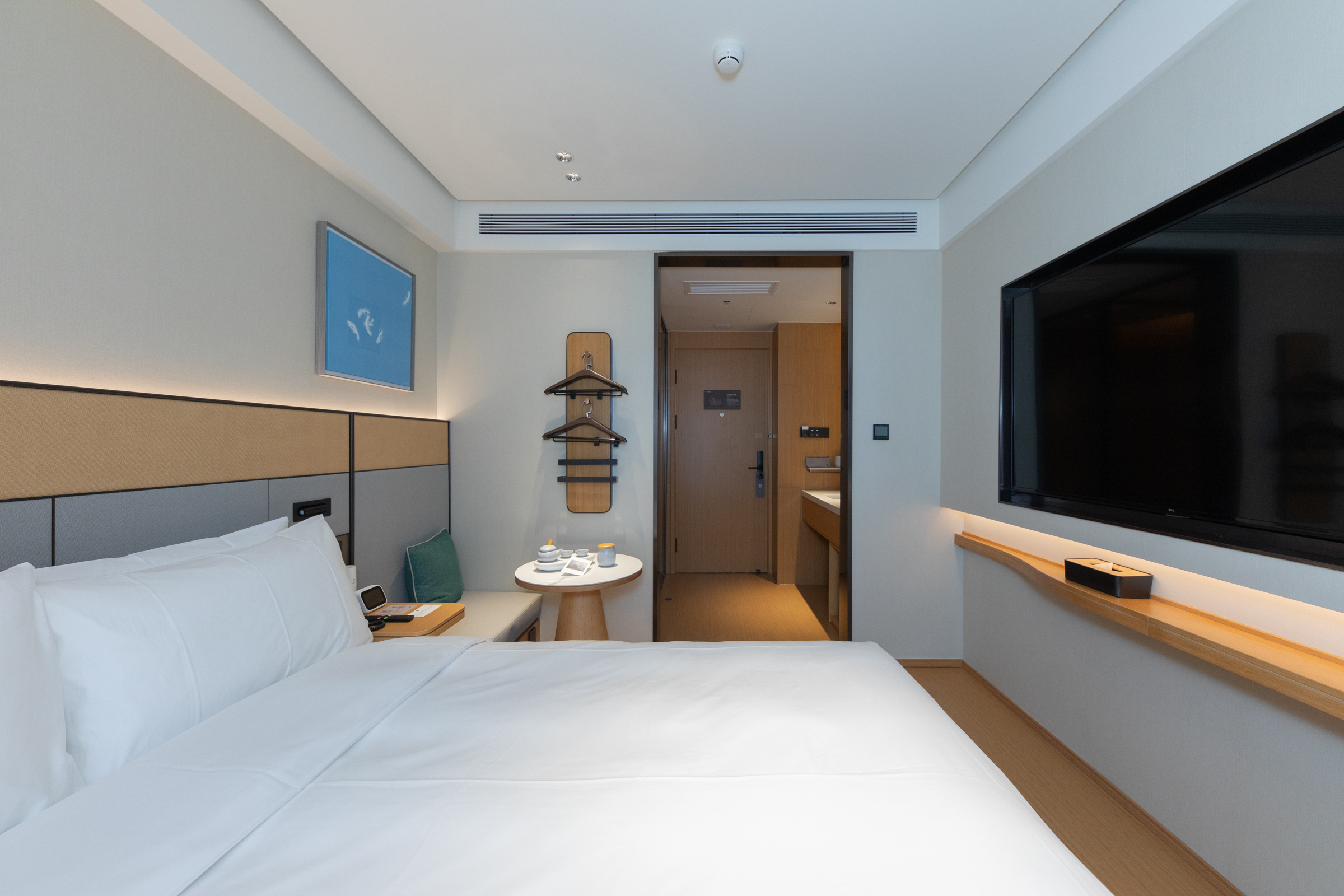 大床房（全明窗+手机投屏+M3记忆枕+金可儿床垫）