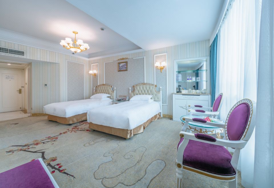 Business Room - City-View (2 beds)