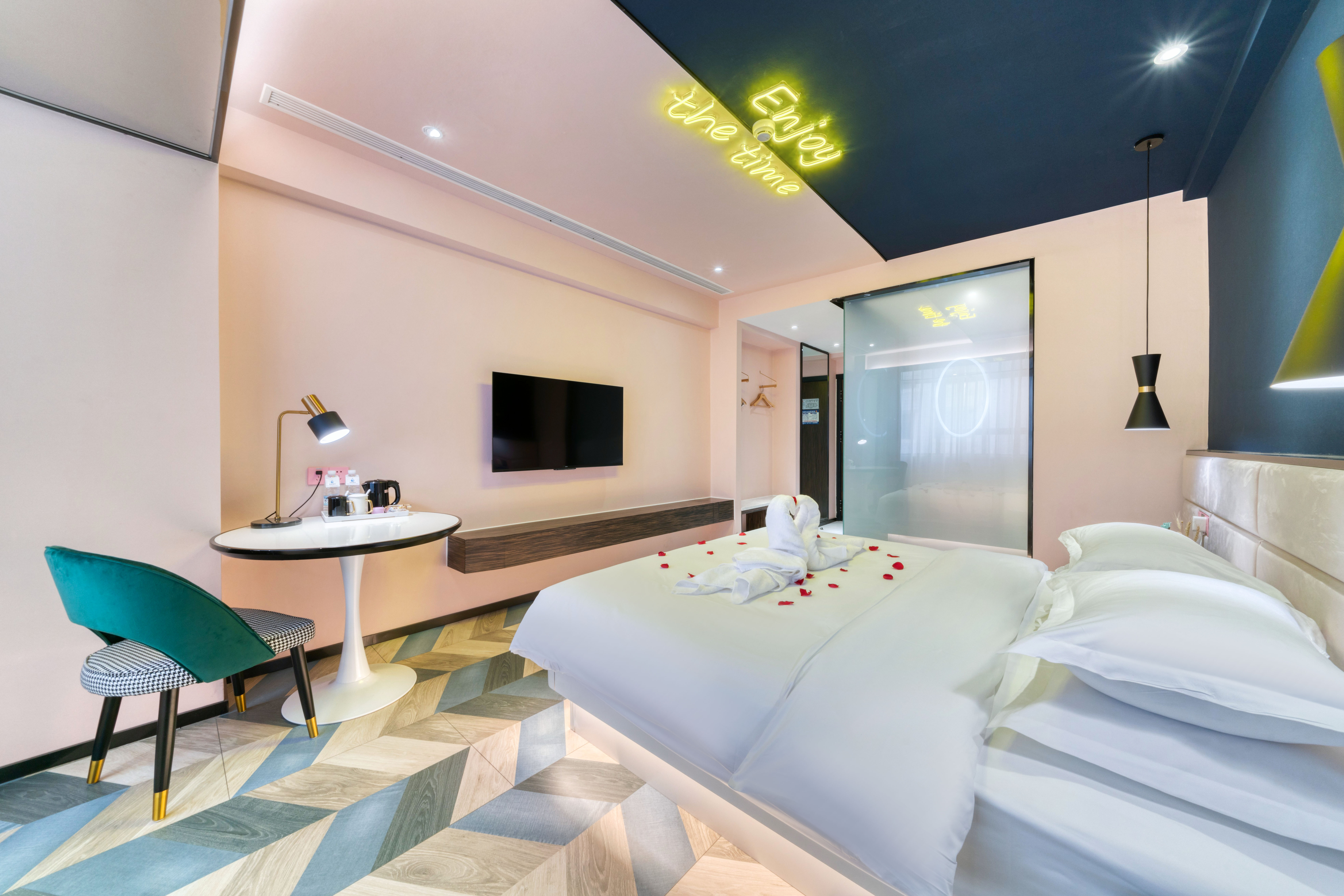 柔光情侶大床房（空調|智能客控）