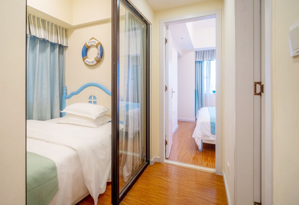  Light Luxury Suite With Large Space, Two Bedrooms And A Living Room