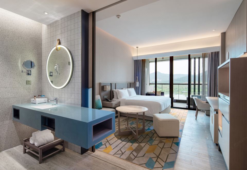 温泉高级湖景大床房