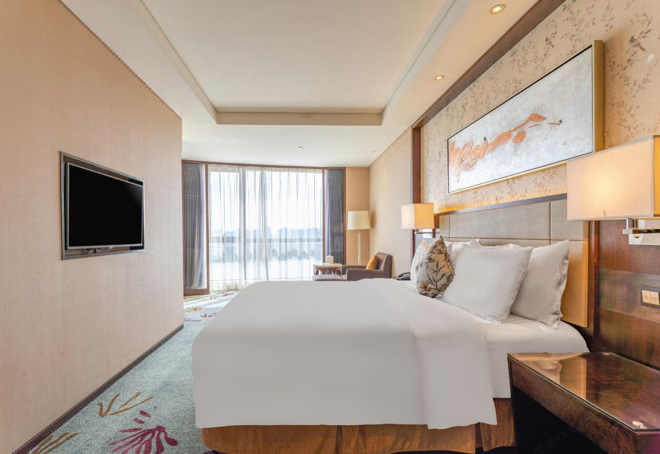Deluxe Lake View Suite (One Bedroom And Spacious Living Room)