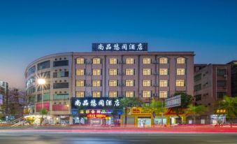 Shangpin Leisure Hotel (Yangjiang Yueyun Bus Station Wal-Mart Store)