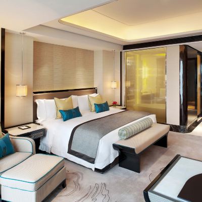 豪華城景大床房 ⌈縱覽繁華都市日夜疊影⌋ 深圳瑞吉飯店優惠