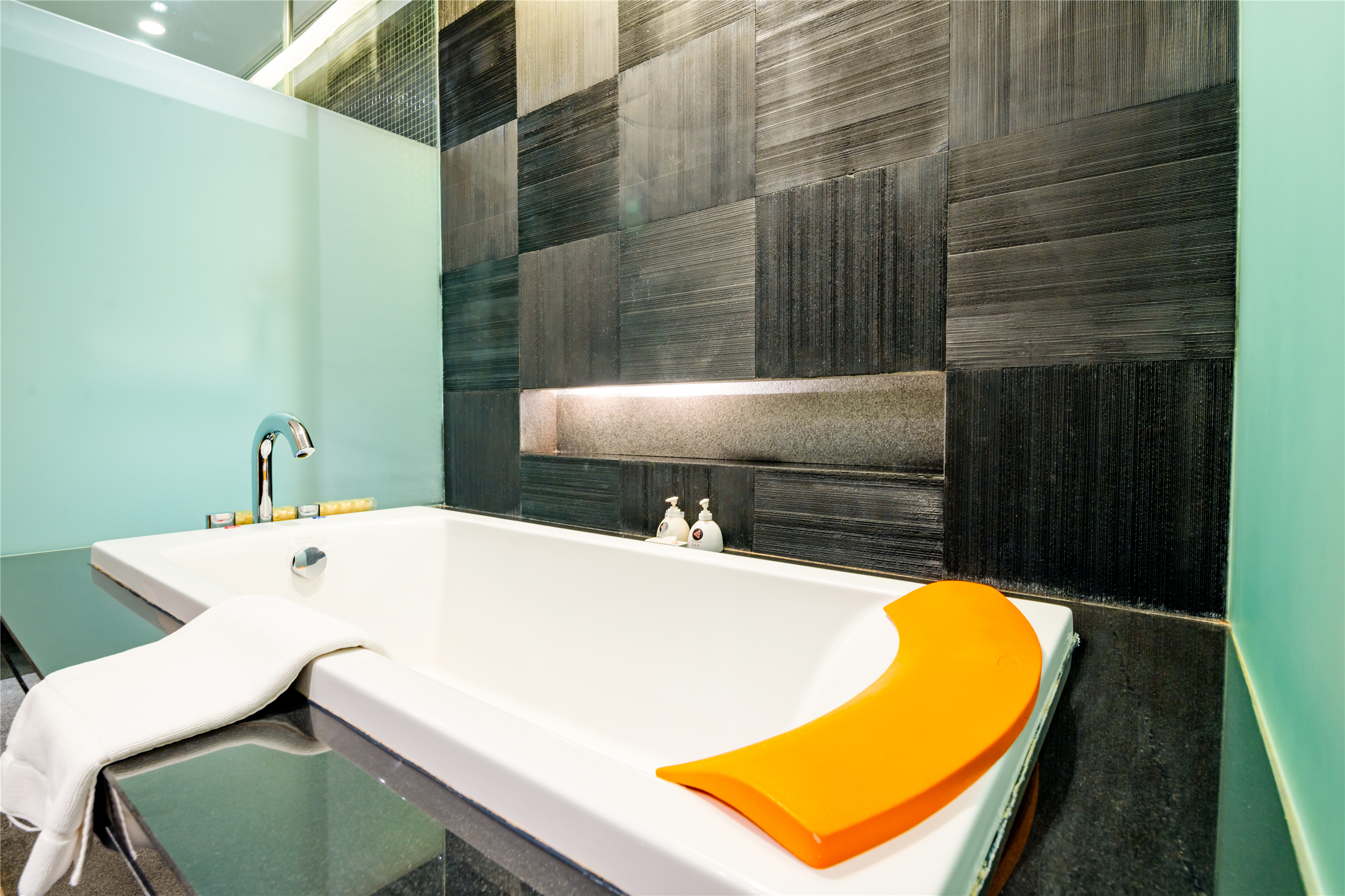 园林豪华大床房（大浴缸）