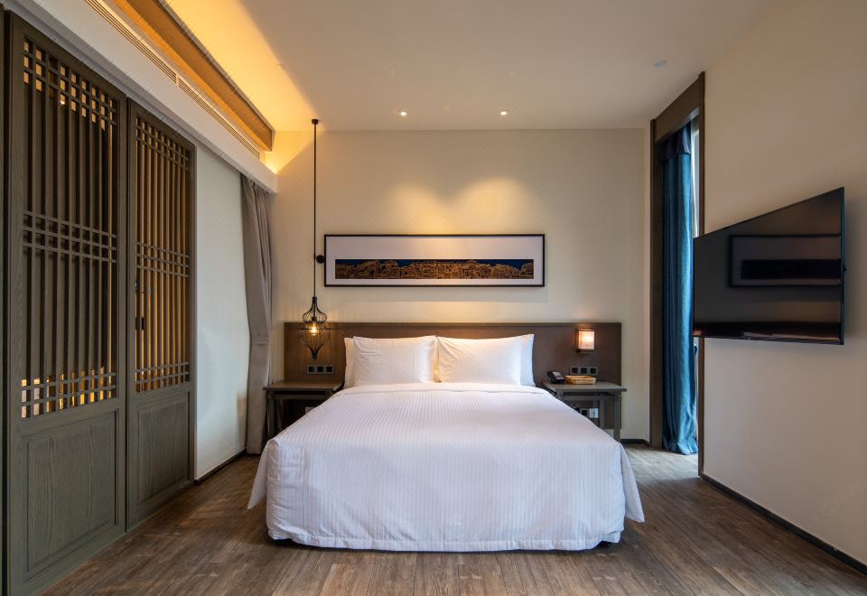 阳台高级豪华大床房