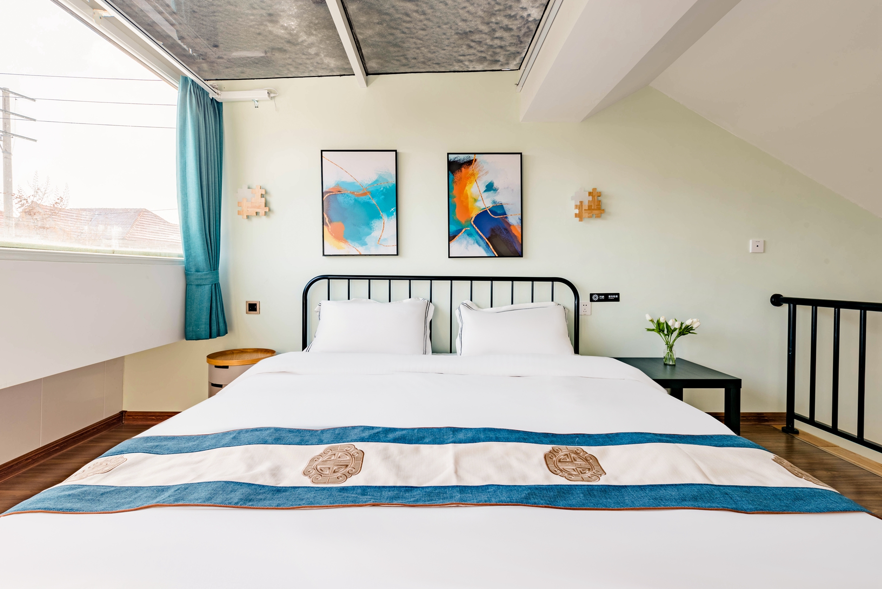 观海loft家庭房（全景飘窗+休闲桌椅）