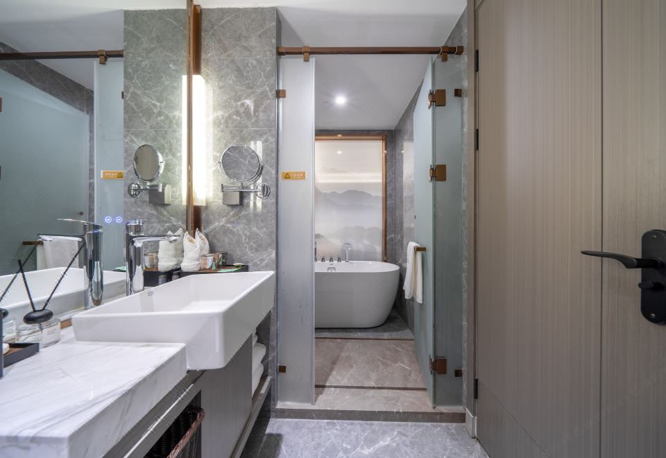 街景豪华大床房