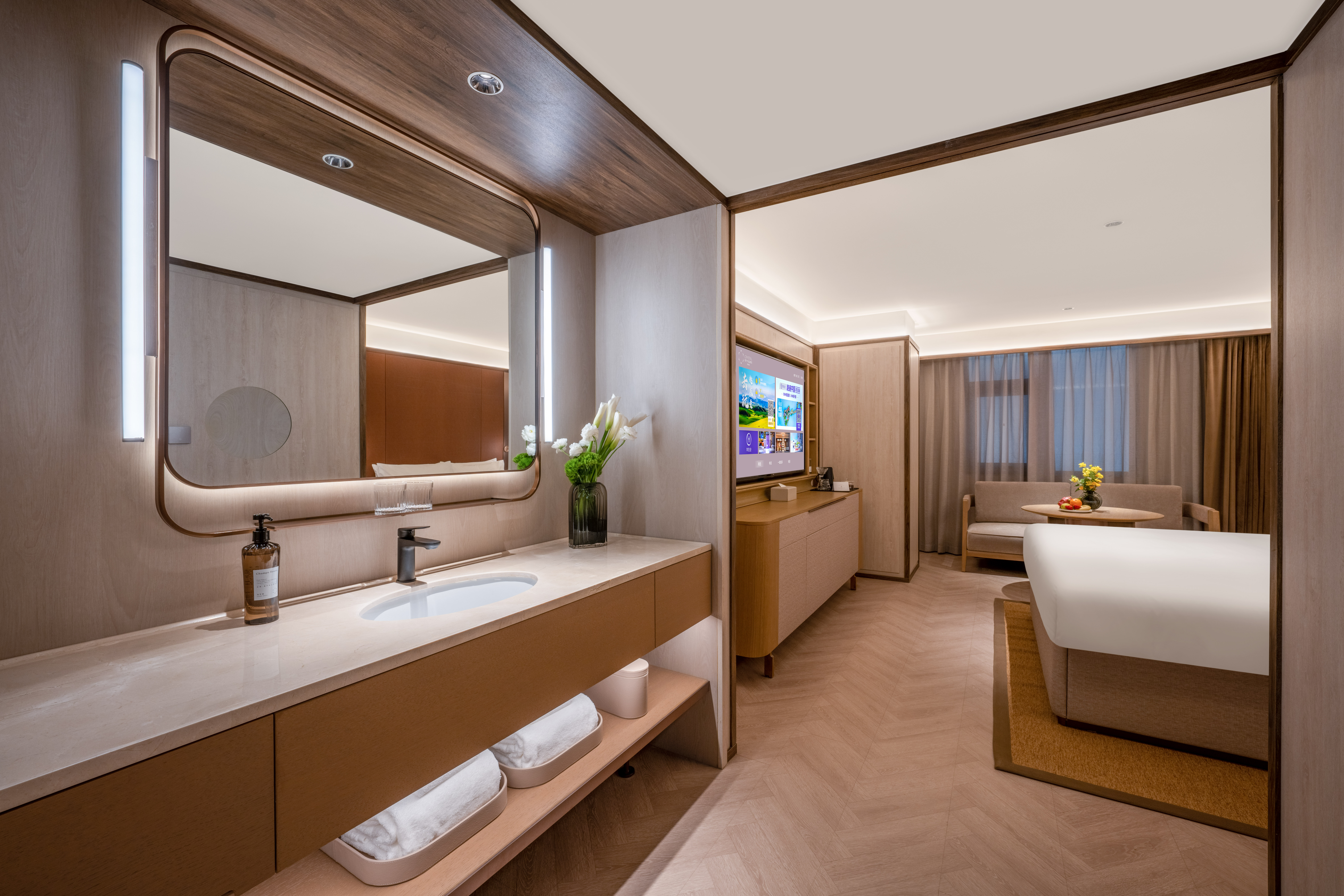 高级大床房 （智能客控+小冰箱+65寸投屏电视+零压床垫）