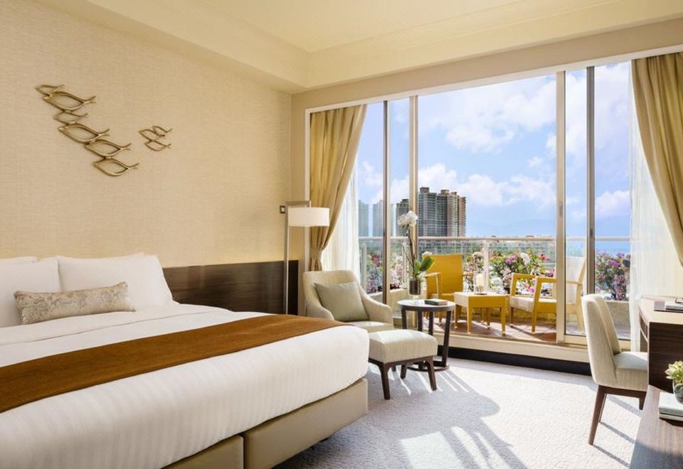 Hong Kong Gold Coast HotelDeluxe Seaview Double Room With Balcony