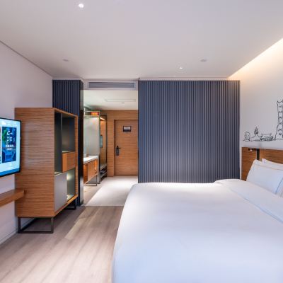 豪華大床房（智能語音+私享Coffee機） 上海靜安逸扉酒店優惠