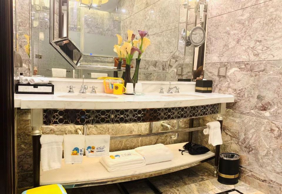 B-DUCK黄鸭亲子家庭套房（享大客厅，黄鸭玩偶陪伴）