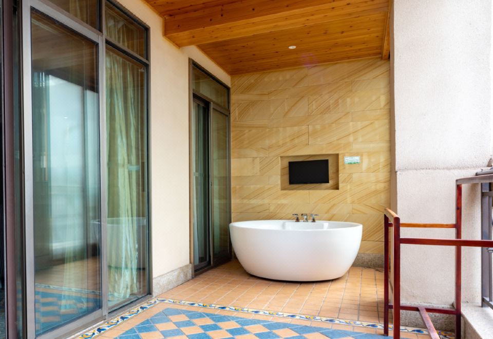 行政豪华大床房（嘉华记忆枕+小冰箱）