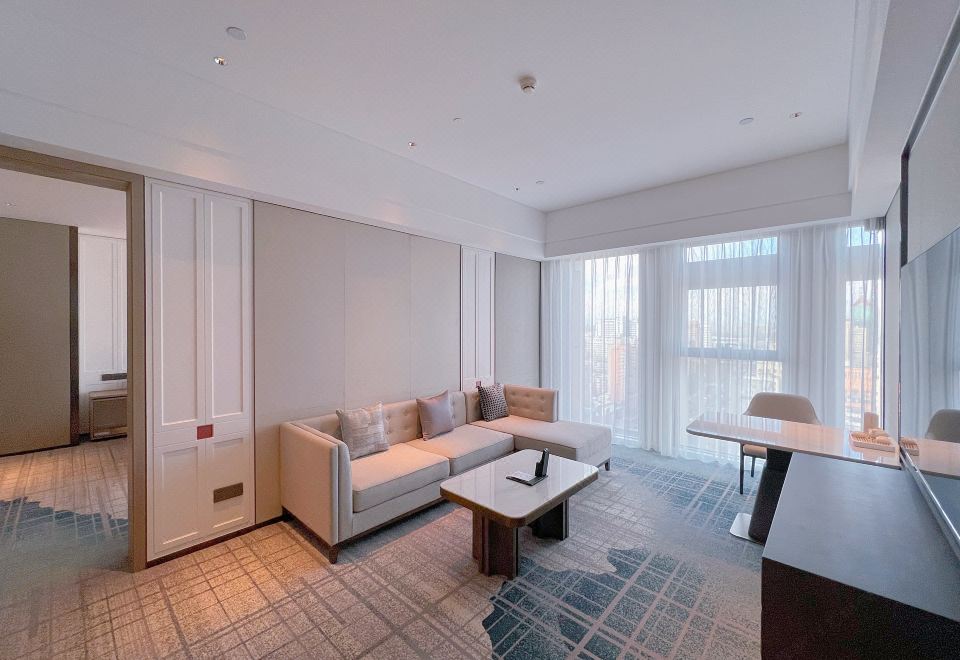 270°凌空景观套房（尊享会客厅+智能客控+胶囊Coffee机+戴森吹风机+主客独立双衞浴+超大独立浴缸+智能马桶）