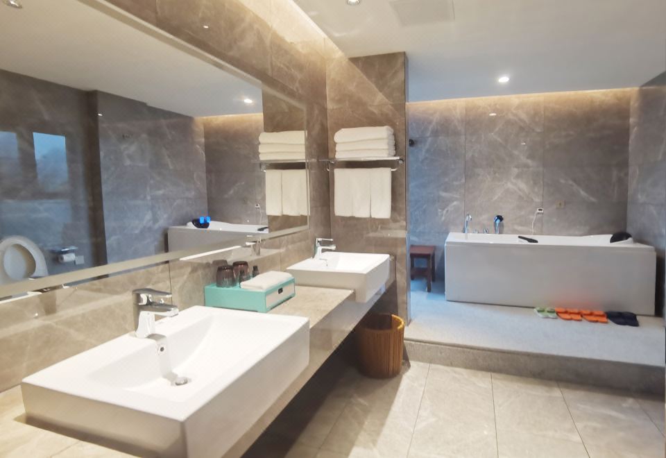 FUZHOU ROYAL HOT SPRING HOTEL & RESORTYunshui Pavilion - Parent Child Villa (One Room, One Living Room+Independent Hot Spring Pool)