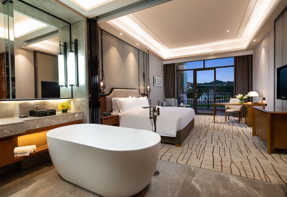 雅致湖景大床房