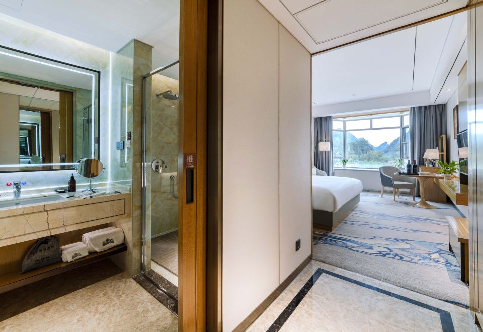 Yijing Guanlan HotelDeluxe Panoramic Queen Room