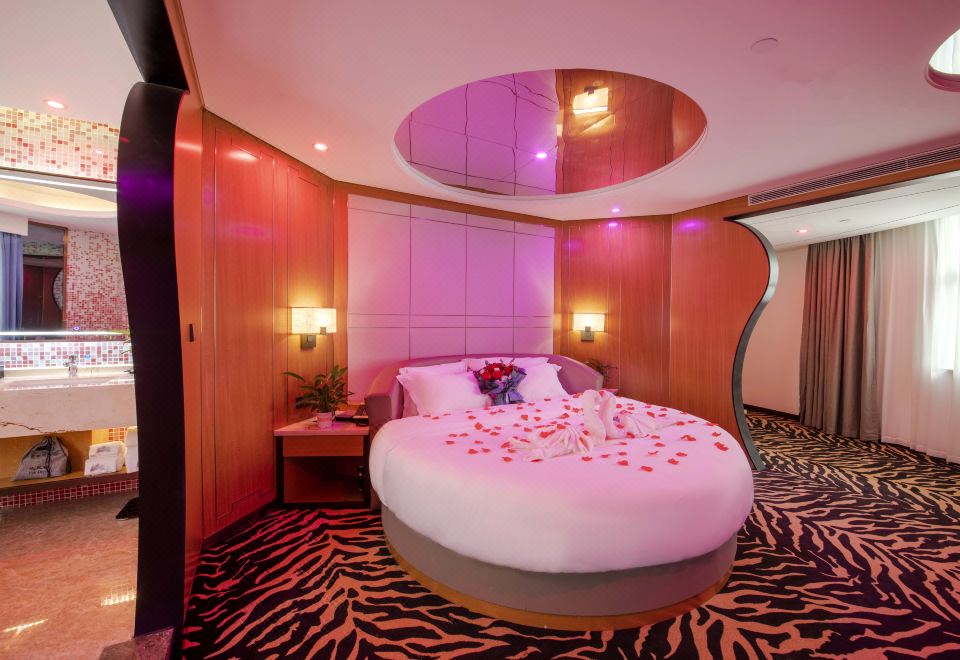 Yijing Guanlan HotelRomantic Honeymoon Room