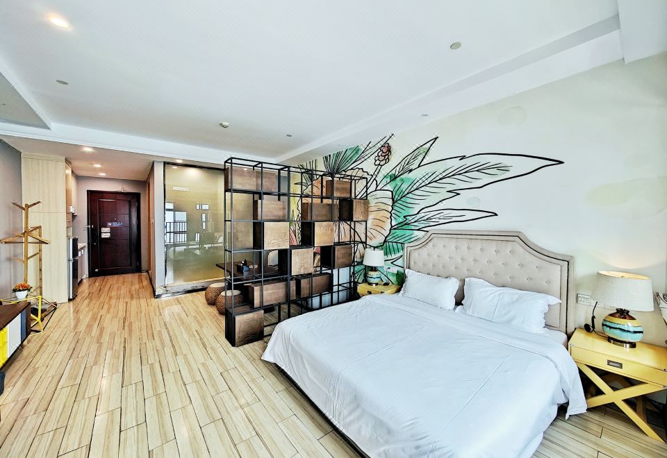 公馆大床客房-洗衣机+商务办公桌+高速吹风机