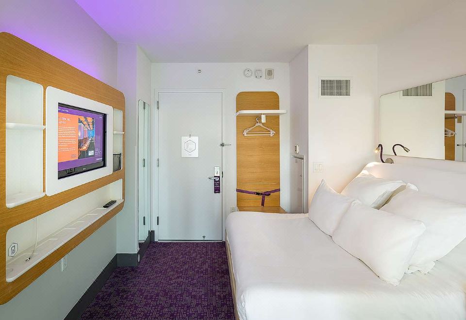 Yotel New York Times SquarePremium Queen Room with View