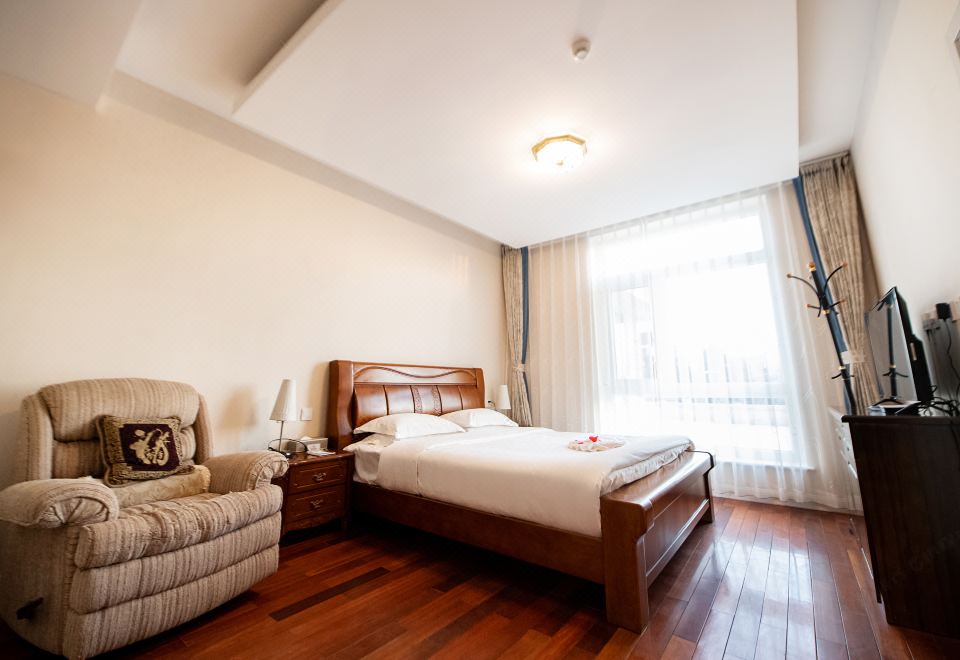 白宫（私人KTV+泳池+独立厨衞+汤泉泡池）