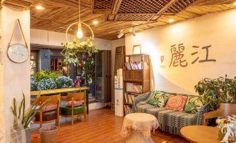 Lijiang Huamian Homestay Hotel