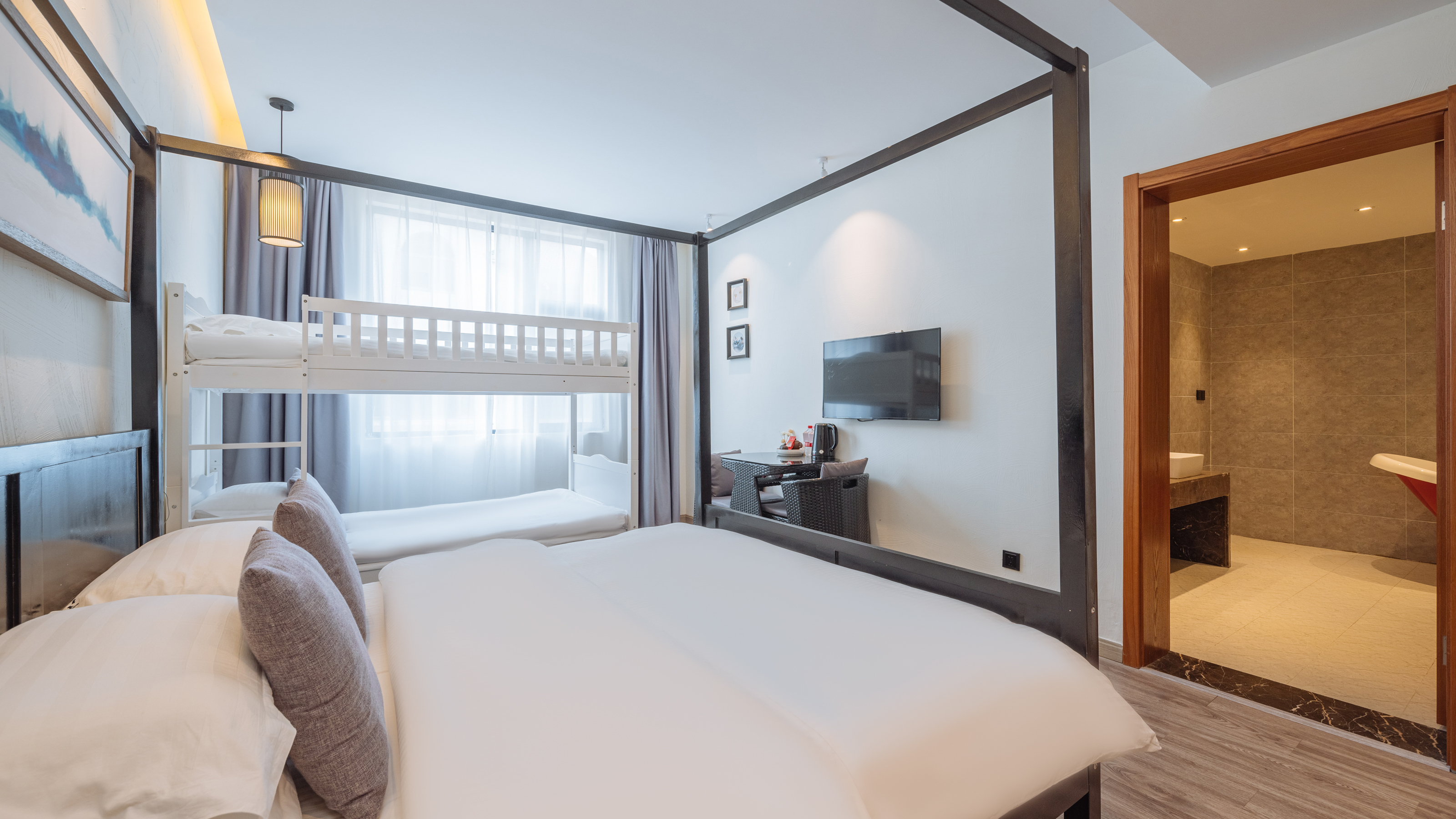 纱幔-浴缸家庭房