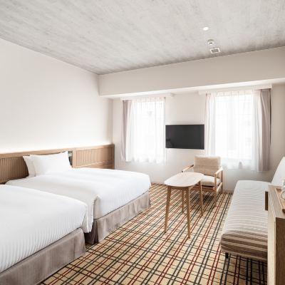 四人房 那霸久茂地巢穴飯店優惠