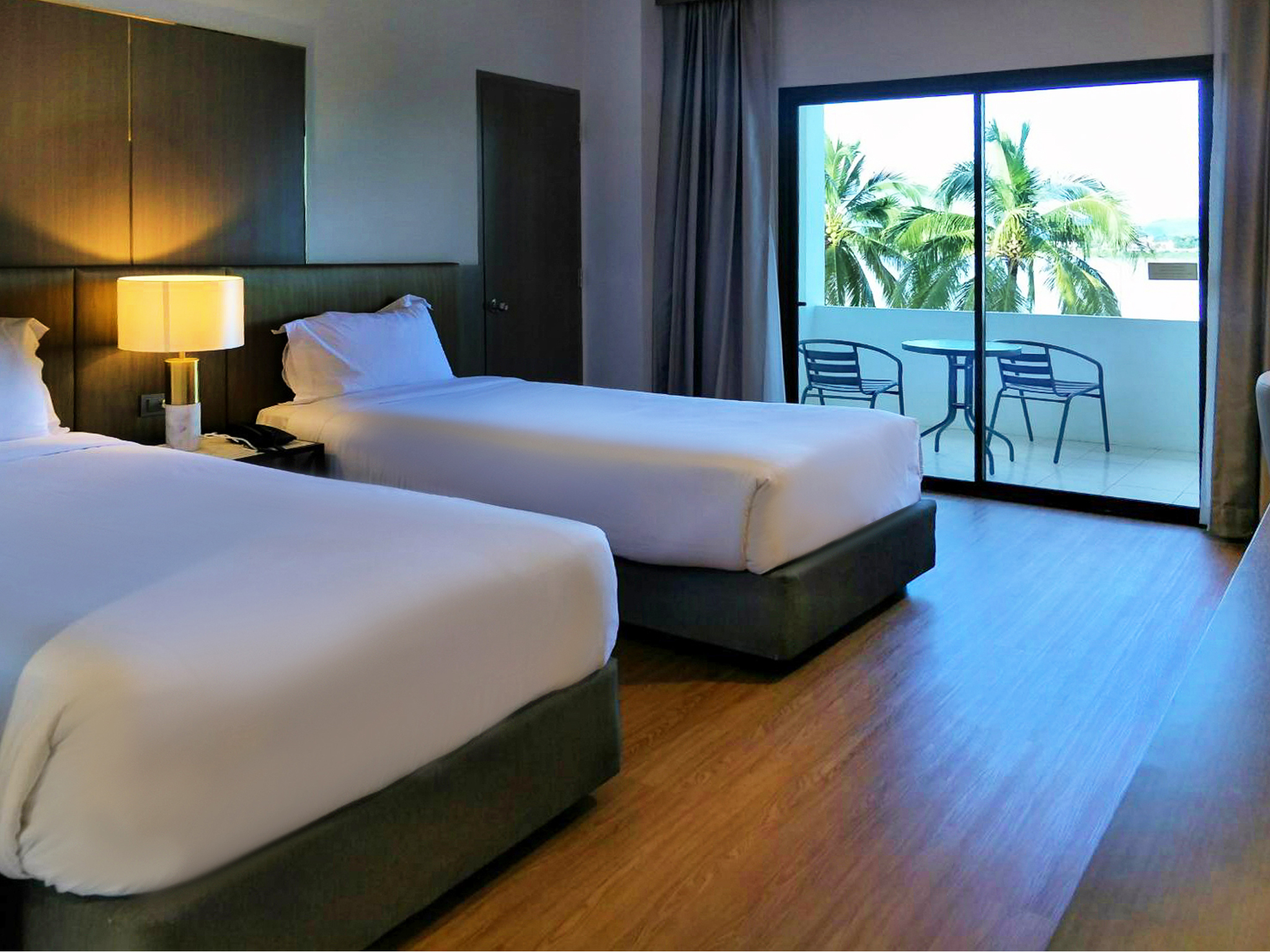 高级河景双床房