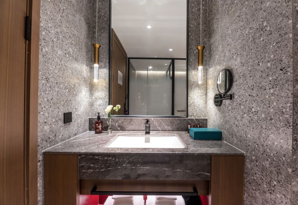 心怡标准大床房（智能客控+金可儿床垫+MiniBAR）