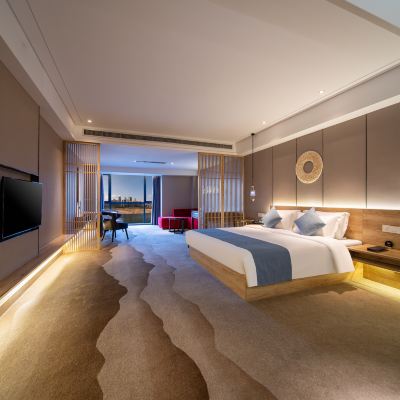 假日江景豪華大床套房（C位一線江景+尊享客廳+坐臥沙發+夢百合零壓床墊） 紅墣假日江景飯店（重慶洪崖洞解放碑步行街店）優惠