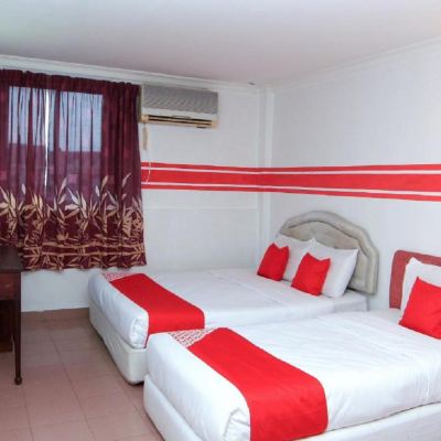 Suite Triple Bebas Rokok Kupon OYO 1173 Mandyrin Hotel