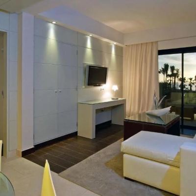 One Bedroom Master Suite with Resort View