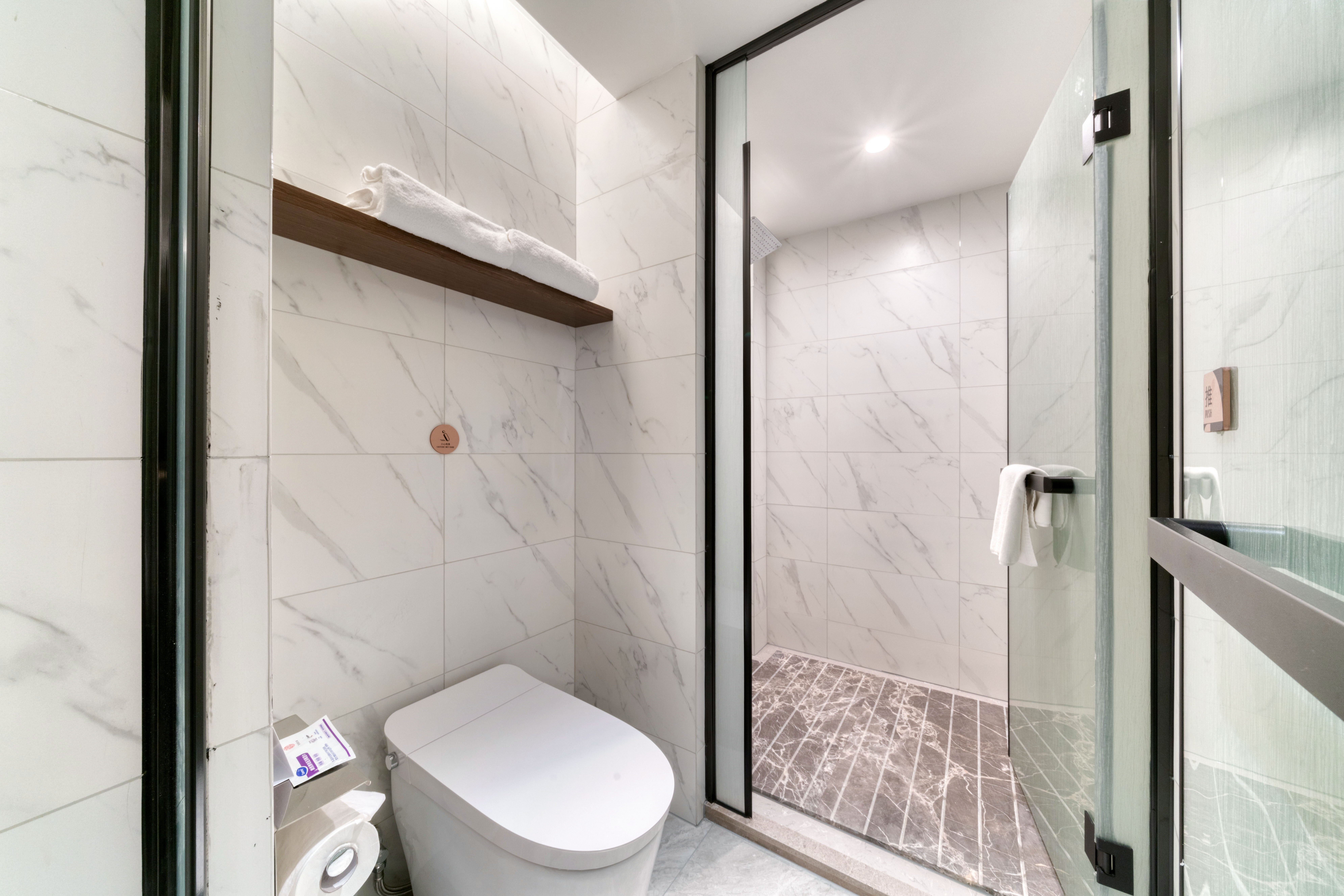 特色大床房（莱芬吹风机+智能小度）