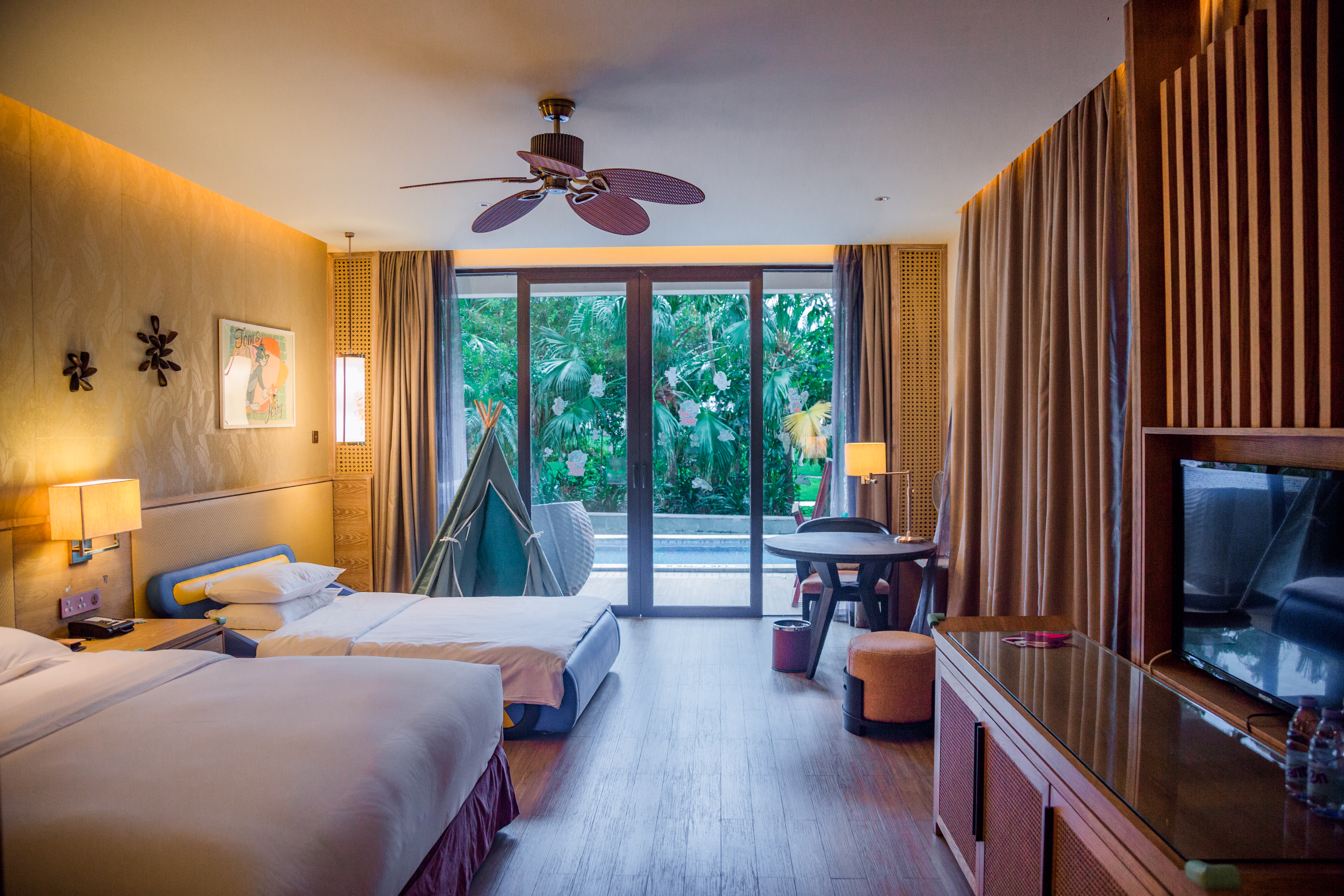 豪华亲子池畔房