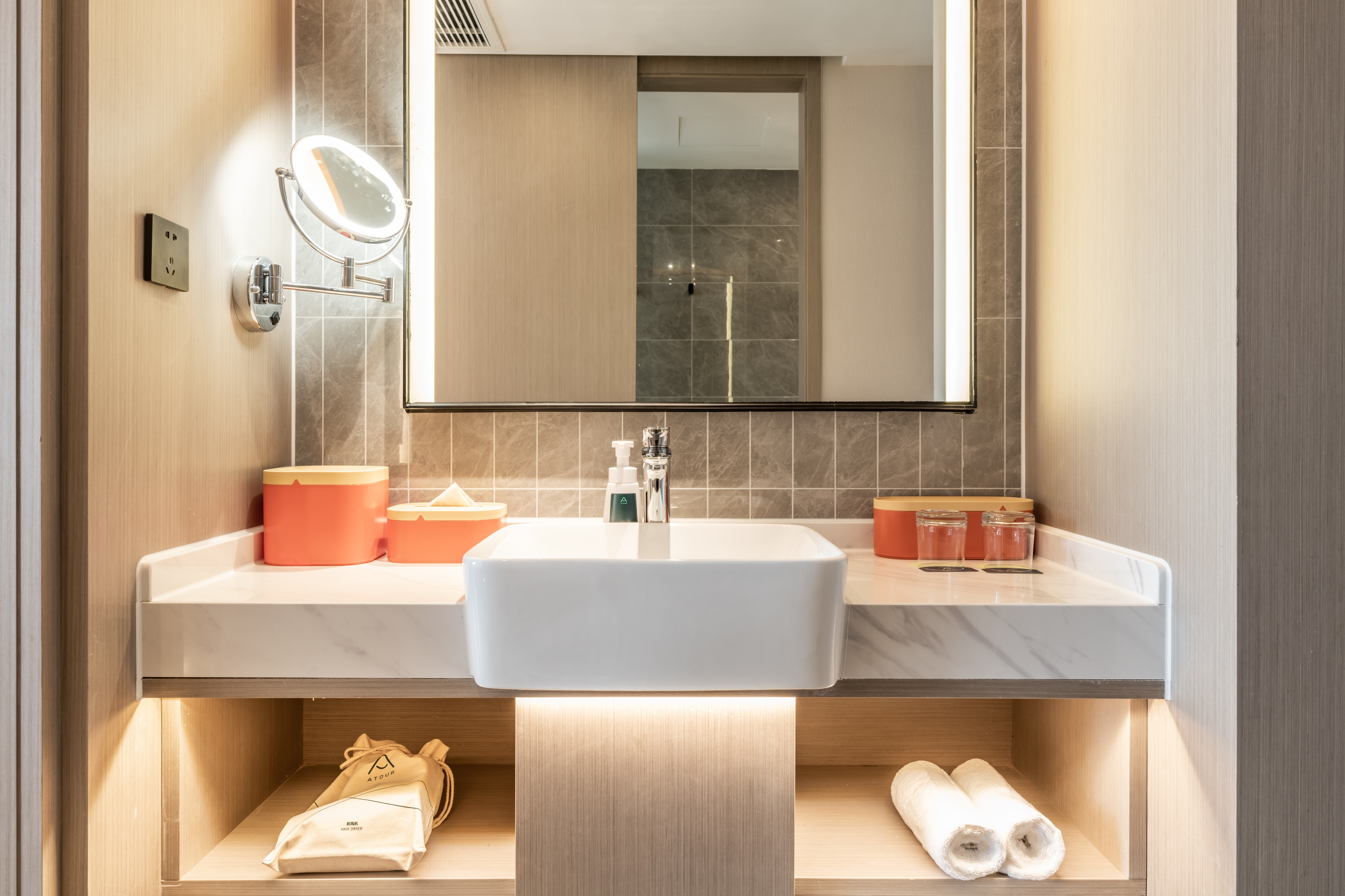 高级双床房（投屏电视+顶喷花洒）