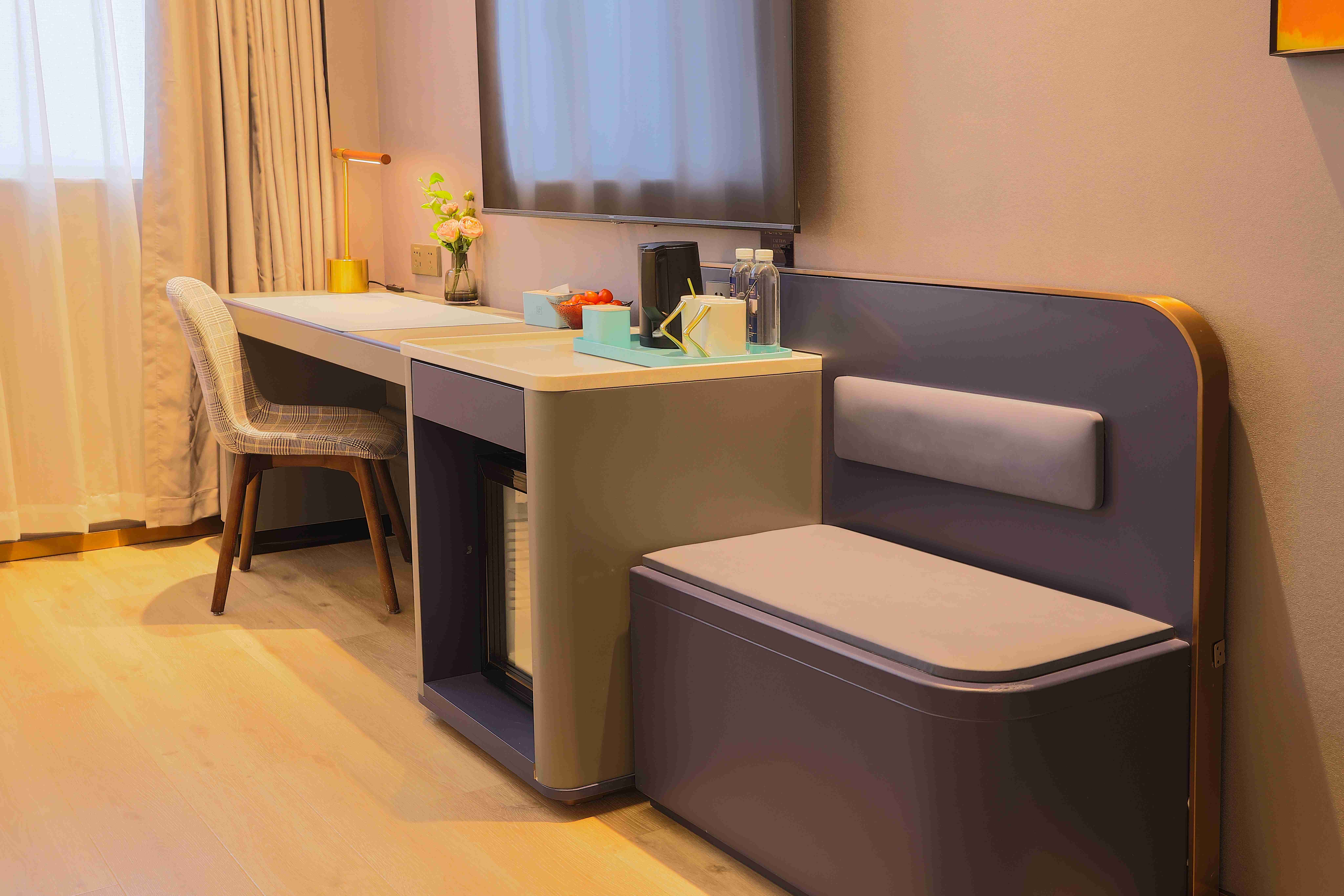 兰艺大床房（全屋智能语音控制+小冰箱）