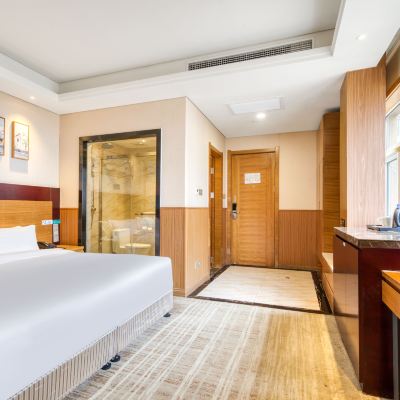 高級大床房-市政供暖 青島機場富華飯店 （香港中路五四廣場店）優惠