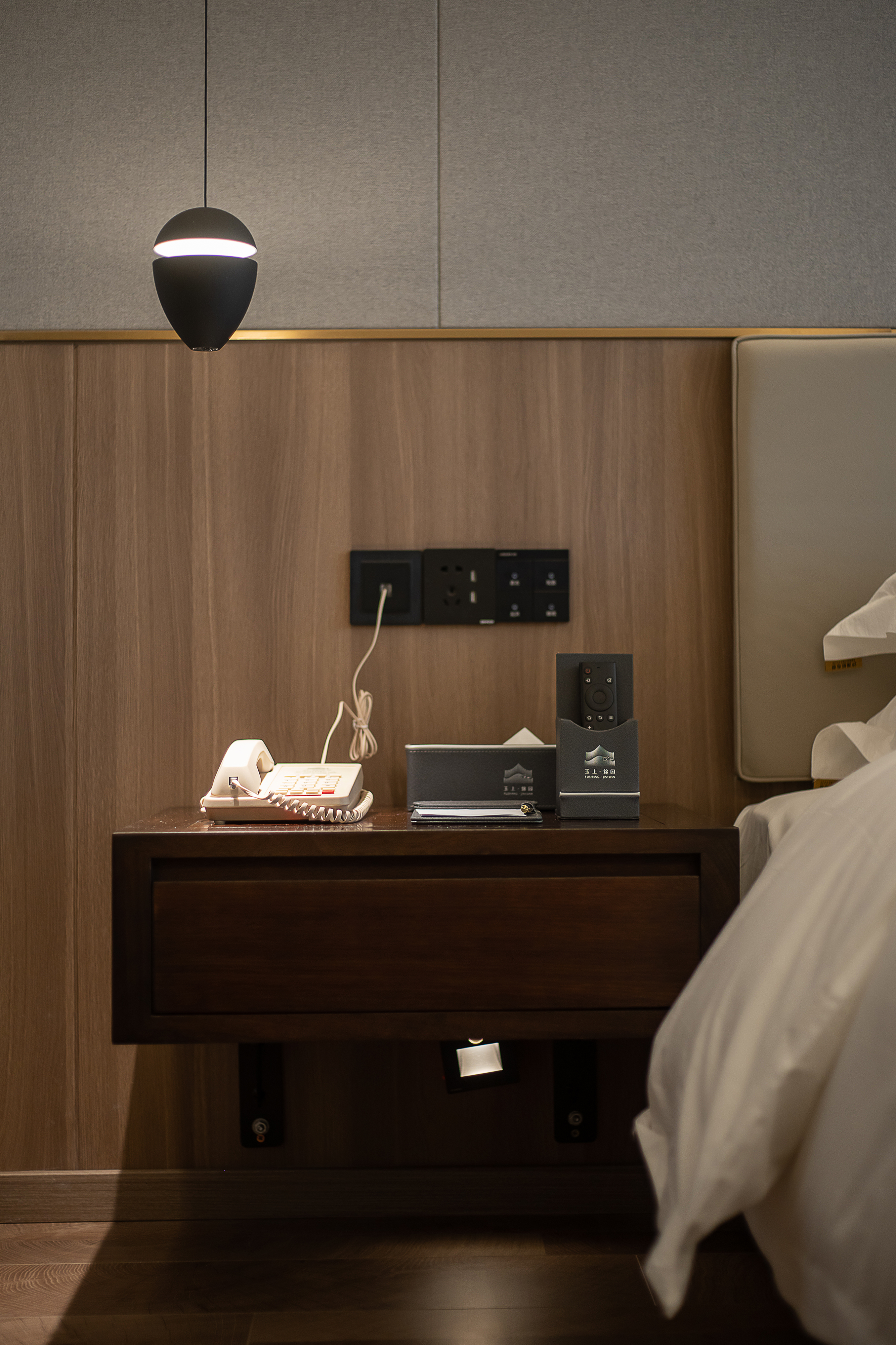 玉缘-轻奢大床房（乳胶床垫+高清影视+办公书桌）