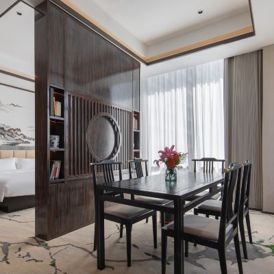 商務套房（BOSS會議+巨幕投影+超大落地窗+深泡浴缸） 南京南站紫怡天悅飯店優惠