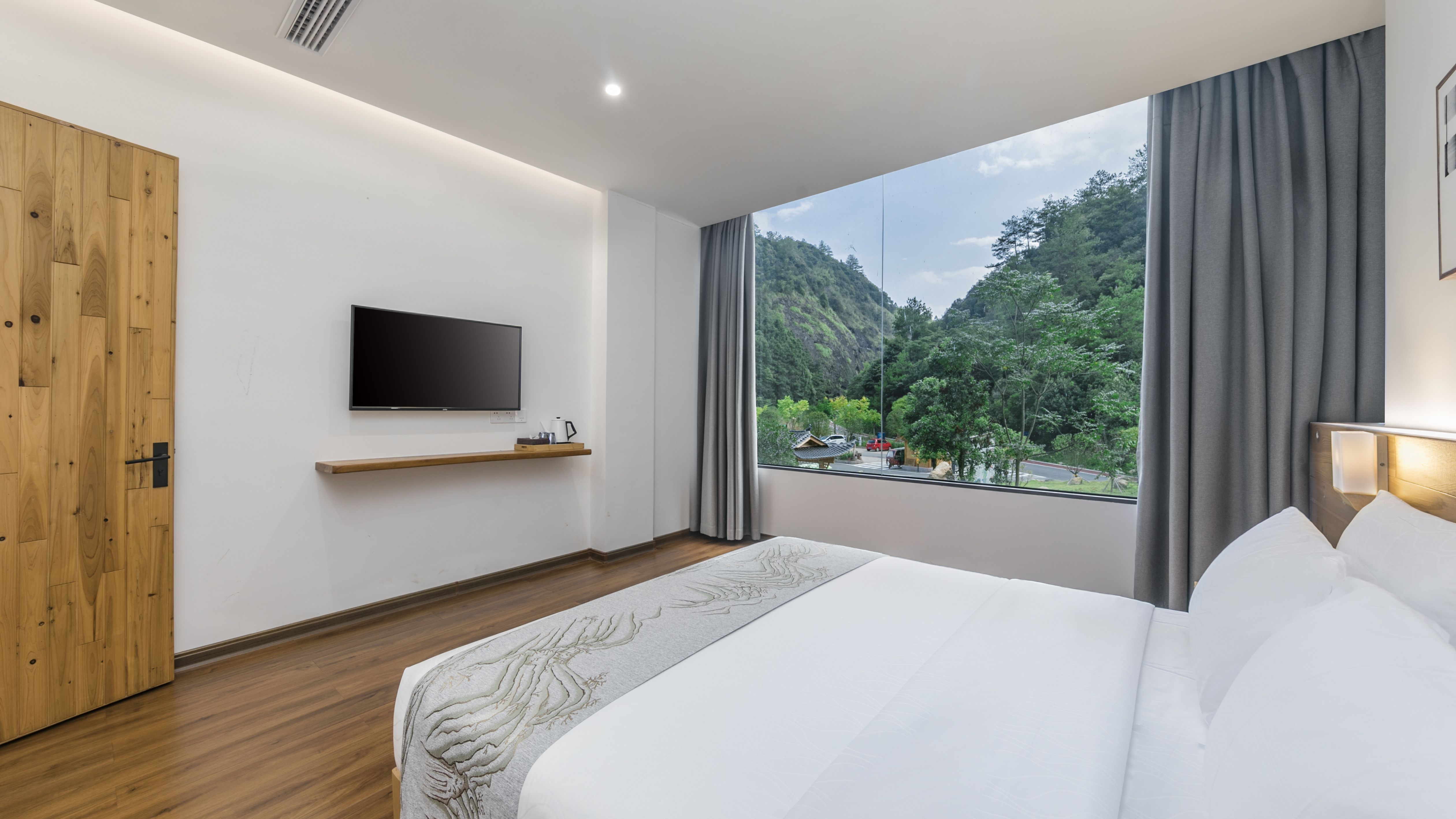 隅来?山林环幕家庭房（180°观景+新中式茶桌+全身镜）