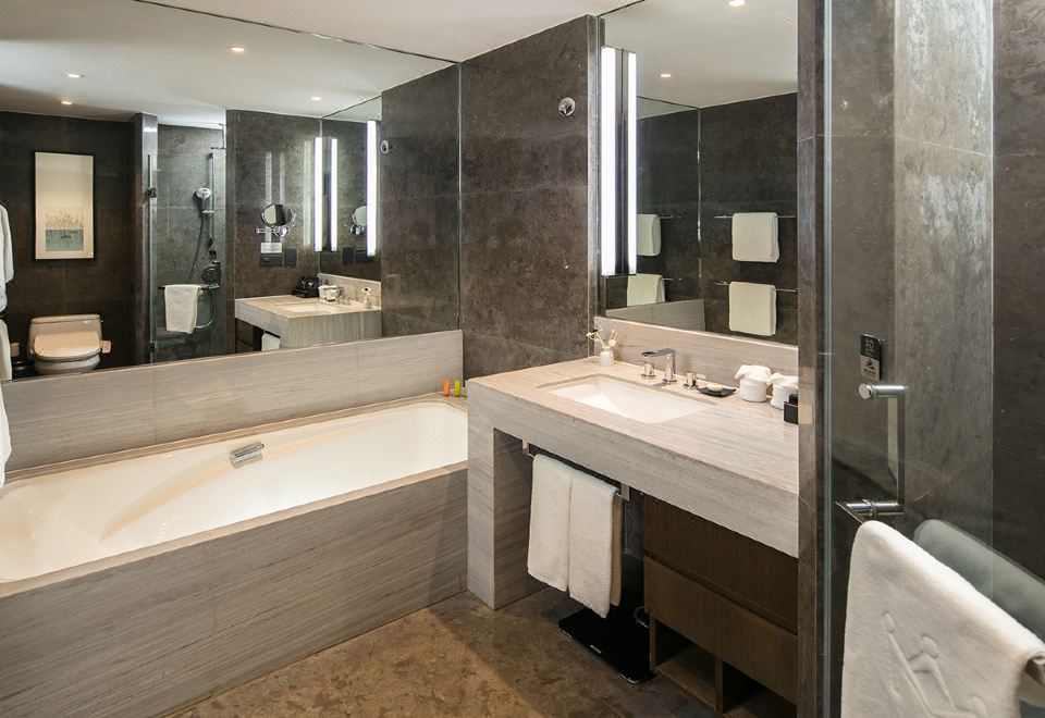 豪華低敏大床房（Acca Kappa洗護用品）智能馬桶