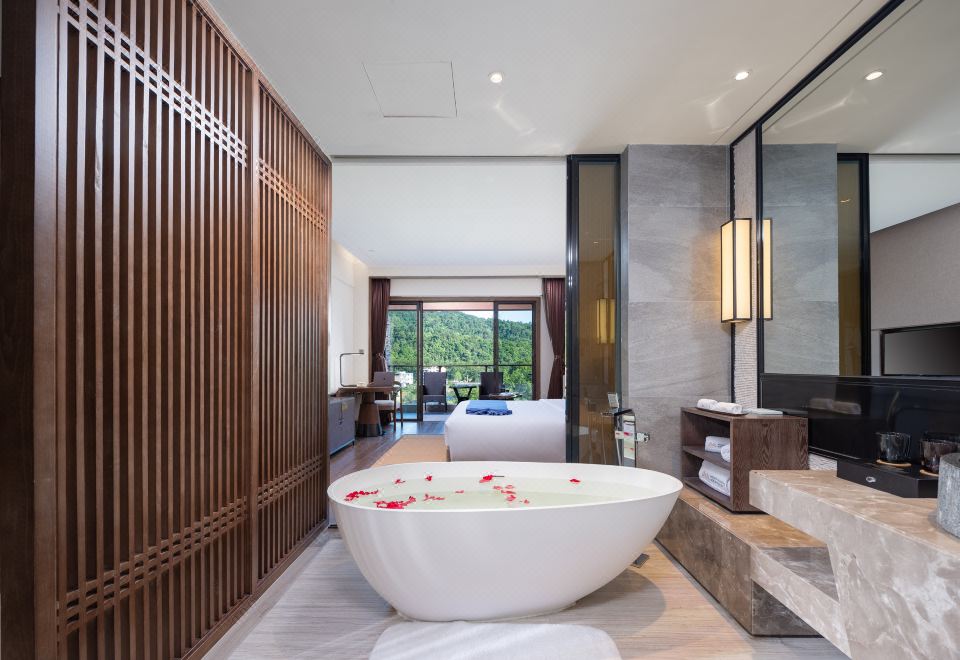 河畔尊享大床房