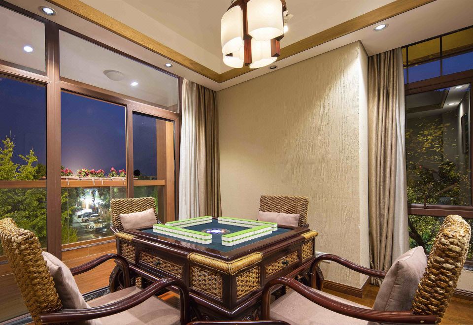 豪华观景棋牌大床房