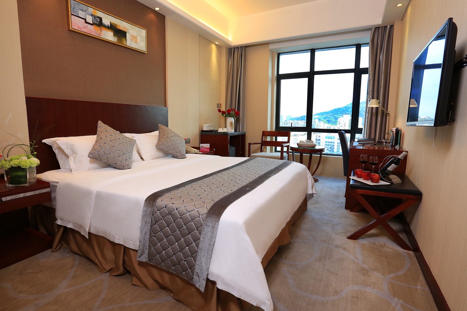 玲珑大床房（城市观景+慕斯床品）