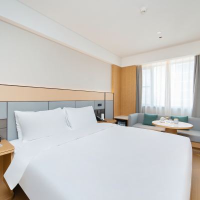 高級大床房【65寸智能投屏+好物茶具+舒適床品】 全季飯店（福州五四路溫泉店）優惠