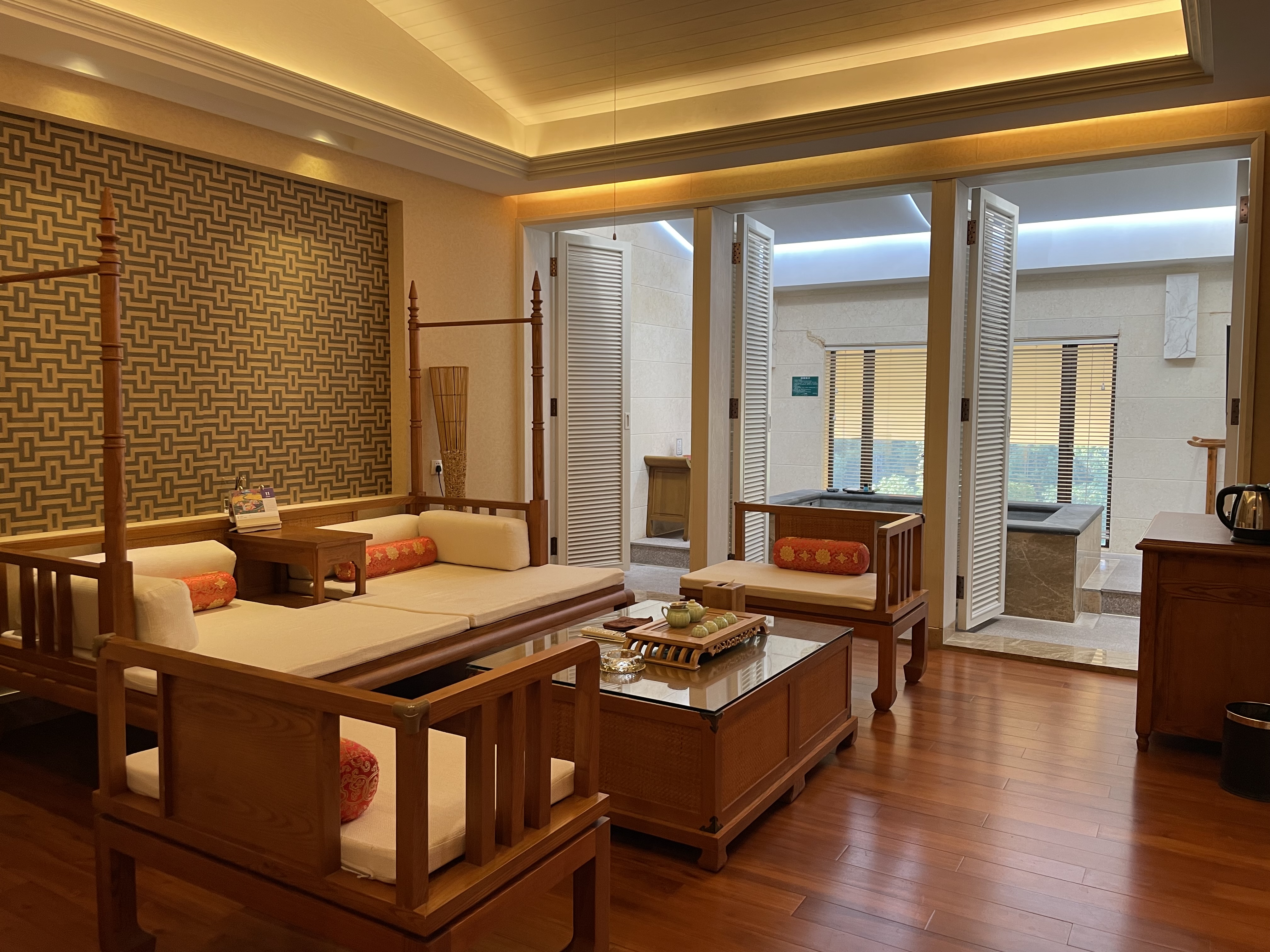 观星套房-玻璃天窗-泡池观星-大客厅