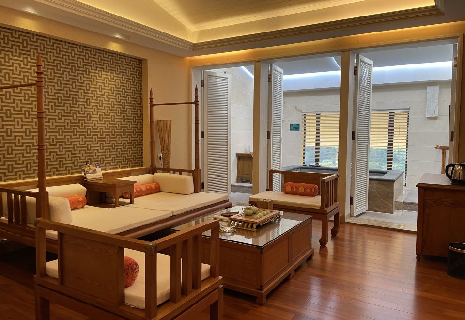 观星套房-玻璃天窗-泡池观星-大客厅